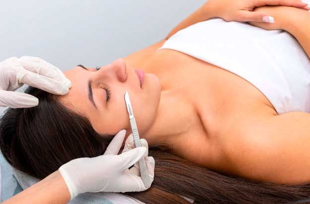 Dermaplaning Training - Dermaplaning is the one of the most
popular exfoliating treatments,
involving a surgical blade. This
course will take your skin care
treatments to the next level. 